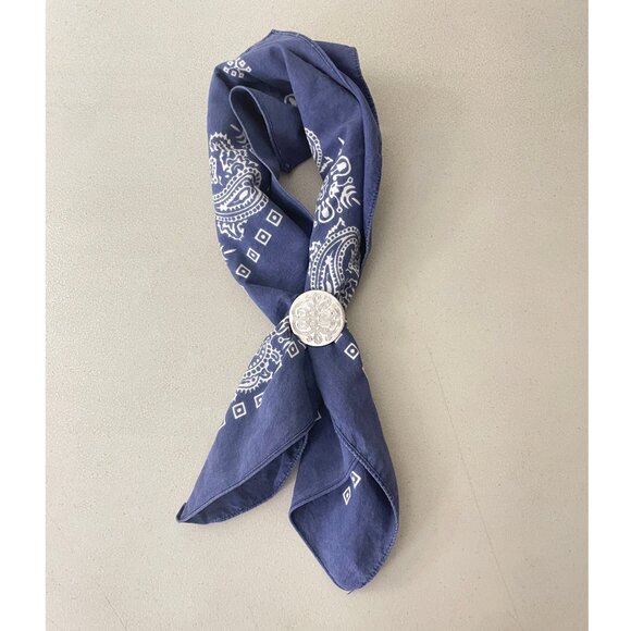 Vintage Etched Scarf Clip 1970s Silver Tone Metal Filigree Circle Loop Conditio - Picture 4 of 5